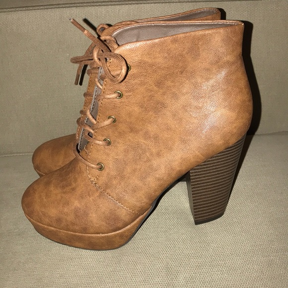 Laced up Booties - Picture 4 of 4